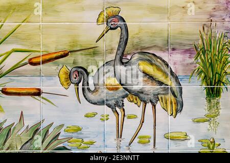 Azulejos décorant des murs dans le jardin du Palais Estoi, Estoi, Loule, Faro district, Algarve, Portugal Banque D'Images