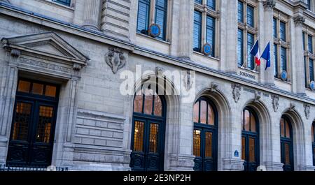 Le bâtiment historique de l'Université de la Sorbonne (Université de la Sorbonne), une université publique de recherche à Paris, en France. Banque D'Images