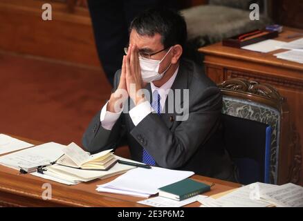 Tokyo, Japon. 20 janvier 2021. Le ministre japonais de la réforme administrative, Taro Kono, assiste à la séance plénière de la Chambre basse à la Diète nationale à Tokyo le mercredi 20 janvier 2021. Premier Minisrer Yoshihide Suga nommé Kono en charge de la vaccination du nouveau coronavirus. Credit: Yoshio Tsunoda/AFLO/Alay Live News Banque D'Images