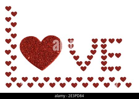 Amour, mot dans coeur rouge pailleté isolé sur fond blanc Banque D'Images