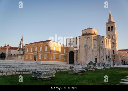 Église de St Donatus, église préromane du IXe siècle, et vestiges archéologiques du Forum romain de Zadar, Dalmatie, Croatie Banque D'Images