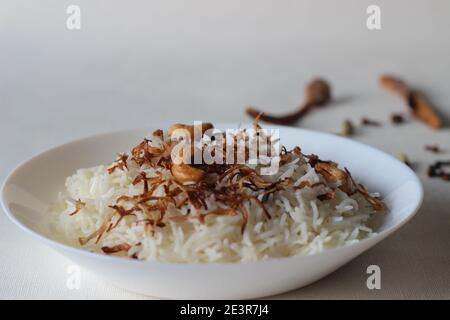 Riz traditionnel aux ghee aromatiques fait maison pour les occasions spéciales comme Noël, Pâques, Onam et autres festivals Banque D'Images