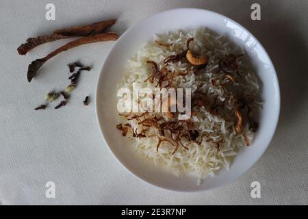 Riz traditionnel aux ghee aromatiques fait maison pour les occasions spéciales comme Noël, Pâques, Onam et autres festivals Banque D'Images