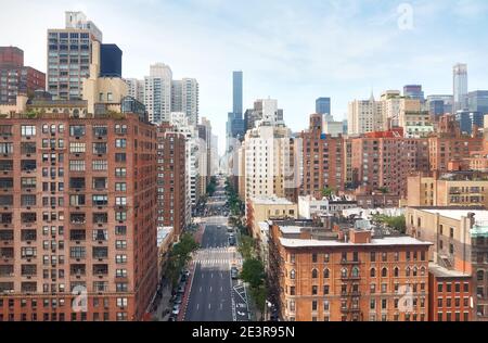 Paysage urbain de Manhattan lors d'une journée ensoleillée d'été, New York, États-Unis. Banque D'Images