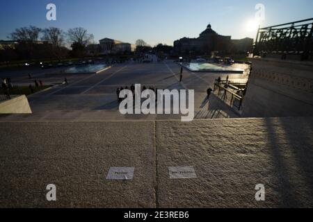 WASHINGTON, DC - JANVIER 20 : une plaque pour le Président de la Chambre Nancy Pelosi, D-Californie, est vue avant l'inauguration du Président Joe Biden au Capitole des États-Unis le 20 janvier 2021 à Washington, DC. Crédit: Melina Mara / piscine via CNP / MediaPunch Banque D'Images