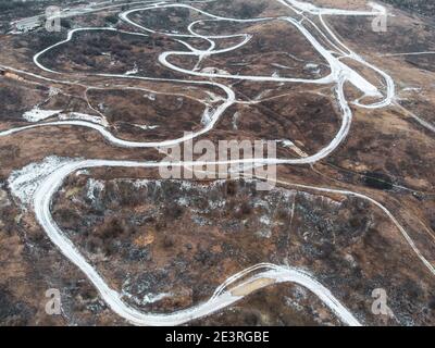 Piste de terre piste de course route photo aérienne en hiver avec couvert de neige lignes. Motif de terrain de course de sport en extérieur Banque D'Images