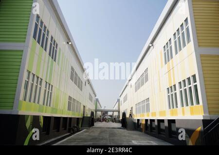 (210120) -- HONG KONG, le 20 janvier 2021 (Xinhua) -- la photo prise le 18 janvier 2021 montre la construction de la paroisse de l'hôpital North Lantau Hong Kong infection Control Centre dans le sud de la Chine Hong Kong. La construction d'un hôpital temporaire financé par le gouvernement central pour le traitement des patients atteints de COVID-19 dans la région administrative spéciale de Hong Kong (HKSAR) a été achevée mercredi. Le Centre de contrôle des infections de l'hôpital North Lantau de Hong Kong, construit à côté d'une autre installation de traitement à AsiaWorld-Expo, est capable de fournir 136 salles et 816 lits à pression négative. POUR ALLER AVEC 'Construction de ce Banque D'Images