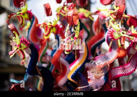Marionnette dragon chinoise fabriquée à partir de papier dans la nouvelle année lunaire festival Banque D'Images
