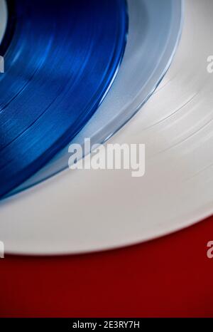 Collection de disques vinyles de différentes couleurs Banque D'Images