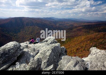 NC00272-00...CAROLINE DU NORD - vue depuis le sommet de Hawksbill Mountain dans la région sauvage de Linville gorge - Pisgah National Forest. (PAS DE MR) Banque D'Images