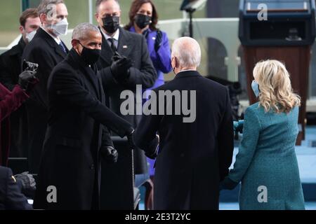 Le président américain élu Joe Biden.et le Dr Jill Biden saluent l'ancien président américain Barack Obama au Capitole des États-Unis pour l'inauguration du président Joe Biden lors de la 59e inauguration présidentielle le mercredi 20 janvier 2021 à Washington DC. Photo de Win McNamee /Pool/ABACAPRESS.COM Banque D'Images