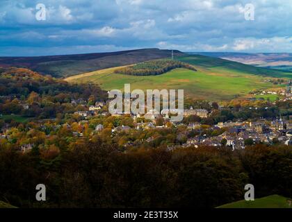 Vue d'automne sur Buxton une ville thermale dans le Haut Zone de pointe du Peak District Angleterre Royaume-Uni Banque D'Images