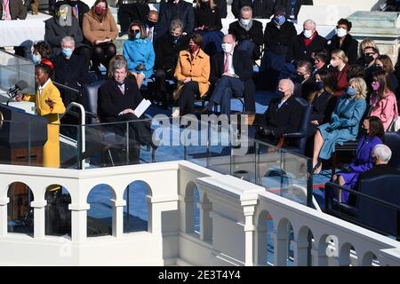 Washington, États-Unis. 20 janvier 2021. Amanda Gorman, poète de la jeunesse nationale, lit un poème après l'inauguration du président Joe Biden comme 46e président des États-Unis au Capitole de Washington, DC, le mercredi 20 janvier 2021. Photo de Pat Benic/UPI crédit: UPI/Alay Live News Banque D'Images