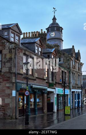 La maison de ville, qui surplombe la rue High, est le plus ancien bâtiment de Dingwall et abrite actuellement le musée Dingwall. Banque D'Images