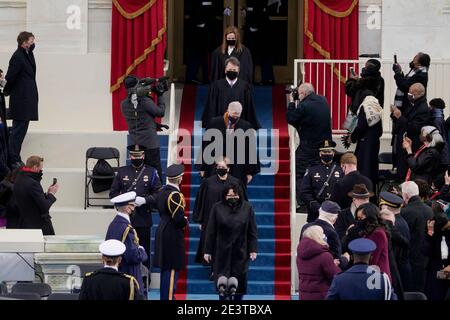 Les juges de la Cour suprême arrivent pour la 59e inauguration présidentielle au Capitole des États-Unis à Washington, le mercredi 20 janvier 2021. (Photo AP/Patrick Semansky, piscine)/MediaPunch Banque D'Images