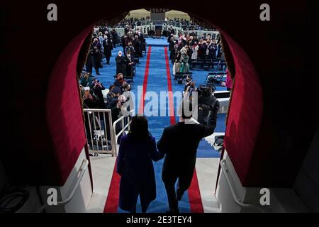 NYTINAUG-01/20/21, Washington, DC- Kamala Harris et Douglas Emhoff sont arrivés. La cérémonie d'inauguration du 46e président des États-Unis, Joe Biden et du vice-président Kamala Harris au Capitole. (*EDN: Remote 3, tunnel derrière. Veuillez recadrer et toner. Envoyé directement de la caméra.)CR: Chang W. Lee/The New York Times, affectation #30252658A NYTCREDIT: Chang W. Lee/The New York Times/MediaPunch Banque D'Images