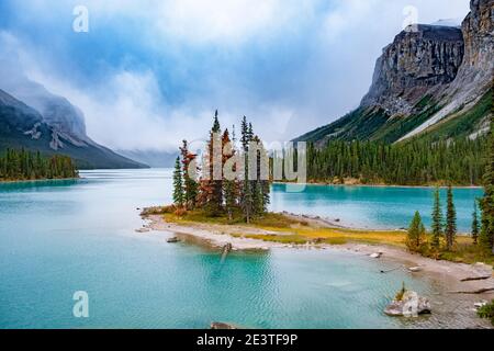 Spirit Island, lac Maligne, parc national Jasper, Alberta, Canada. Rocheuses canadiennes Banque D'Images