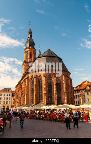 Le Heiliggeistkirche (église de l'Esprit Saint) dans l'Altstadt (vieille ville) de Heidelberg, Bade-Wurtemberg, Allemagne. Septembre. Banque D'Images