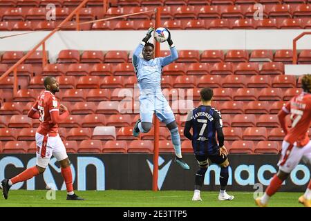 Nottingham, Royaume-Uni. 20 janvier 2021. Brice Samba (30) de Nottingham Forest saute pour le ballon lors du match de championnat Sky Bet entre Nottingham Forest et Middlesbrough au City Ground, Nottingham, le mercredi 20 janvier 2021. (Credit: Jon Hobley | MI News) Credit: MI News & Sport /Alay Live News Banque D'Images
