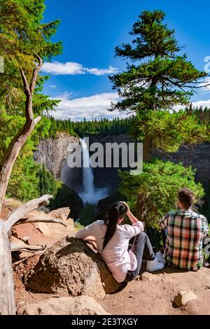 Wells Gray Colombie-Britannique Canada, Cariboo Mountains crée un débit d'eau spectaculaire des chutes Helmcken sur la rivière Murtle dans le parc provincial Wells Gray près de la ville de Clearwater, en Colombie-Britannique, Banque D'Images