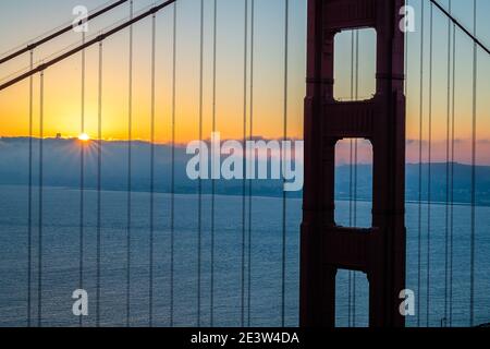 Lever du soleil à San Francisco depuis Battery Spencer Banque D'Images