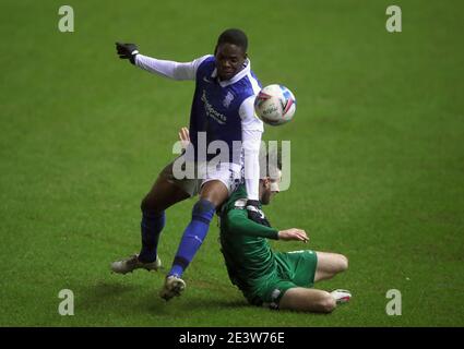 Alan Browne, de Preston North End (à droite), défie Jonathan Leko de Birmingham City lors du match du championnat Sky Bet au stade St. Andrew's trillion Trophy, à Birmingham. Date de la photo: Mercredi 20 janvier 2021. Banque D'Images