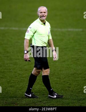 Arbitre Andy Woolmer lors du match du championnat Sky Bet au City Ground, Nottingham. Date de la photo: Mercredi 20 janvier 2021. Banque D'Images