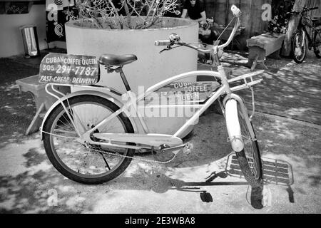 Cuban Coffee Queen, vélo de livraison à Key West, FL, États-Unis. Emplacement de destination célèbre. Banque D'Images