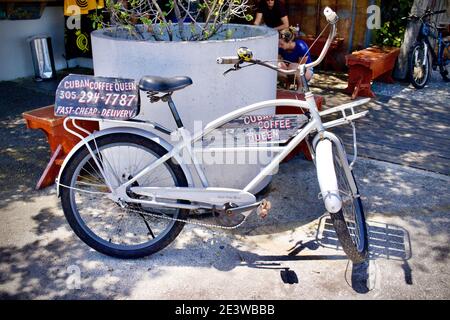 Cuban Coffee Queen, vélo de livraison à Key West, FL, États-Unis. Emplacement de destination célèbre. Banque D'Images