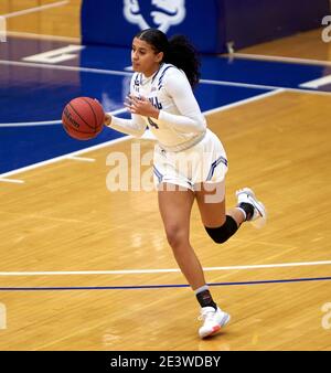 South Orange, New Jersey, Etats-Unis: 20 janvier 2021, le garde de Pirates de Seton Hall, Andra Espinoza-Hunter (4), fait monter le terrain de bal dans la première moitié du Walsh Gymnasium à South Orange, New Jersey. Seton Hall défait St. Johns 87-64. Duncan Williams/CSM crédit: CAL Sport Media/Alay Live News Banque D'Images