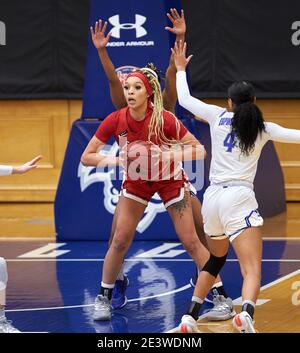 South Orange, New Jersey, États-Unis : le 20 janvier 2021, Rayven Peeples (20), un grand avant-temps de la tempête rouge de St. John's, a l'air de passer dans la première moitié au Walsh Gymnasium, à South Orange, New Jersey. Seton Hall défait St. Johns 87-64. Duncan Williams/CSM crédit: CAL Sport Media/Alay Live News Banque D'Images