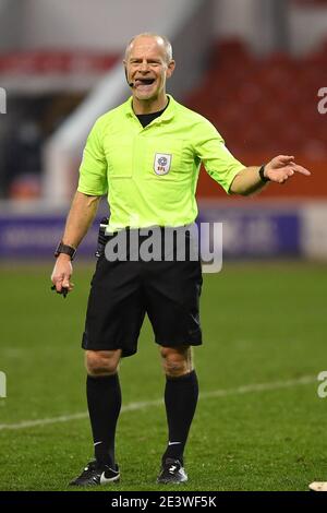 Nottingham, Royaume-Uni. 20 janvier 2021. Arbitre Andy Woolmer lors du match de championnat Sky Bet entre Nottingham Forest et Middlesbrough au City Ground, Nottingham, le mercredi 20 janvier 2021. (Credit: Jon Hobley | MI News) Credit: MI News & Sport /Alay Live News Banque D'Images