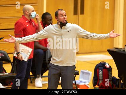 South Orange, New Jersey, États-Unis : le 20 janvier 2021, Joe Tartamella, entraîneur-chef de la tempête rouge de St. John's, au cours du match au Walsh Gymnasium à South Orange, New Jersey. Seton Hall défait St. Johns 87-64. Duncan Williams/CSM crédit: CAL Sport Media/Alay Live News Banque D'Images