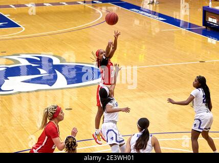 South Orange, New Jersey, États-Unis: Le 20 janvier 2021, Qadashah Hoppie, garde de la tempête rouge de St. John's (21), tire un panier dans la seconde moitié au Walsh Gymnasium, à South Orange, dans le New Jersey. Seton Hall défait St. Johns 87-64. Duncan Williams/CSM crédit: CAL Sport Media/Alay Live News Banque D'Images