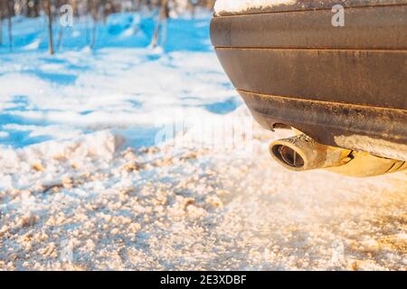 Démarrage fiable du moteur par temps froid et par temps froid - le avantage d'un moteur à essence par rapport à un moteur diesel - réduction des émissions de gaz d'échappement Banque D'Images