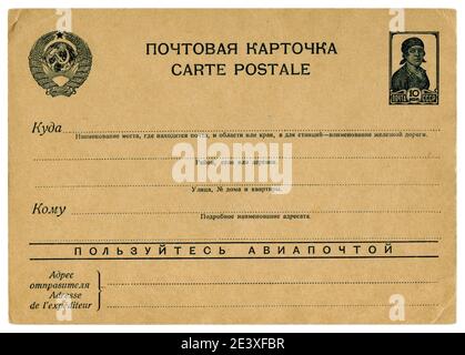 Carte postale historique soviétique: Publicité - carte postale d'agitation 'utiliser l'airmail' pour la correspondance locale, timbre-poste imprimé, travailleuse, 1939 Banque D'Images