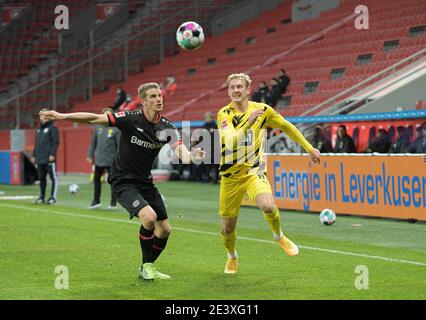 Julian BRANDT (r. DO) dans le duel contre Lars BENDER (LEV), action, duels, football 1er Bundesliga, 17e jour de match, Bayer 04 Leverkusen (LEV) - Borussia Dortmund (DO), le 19 janvier 2021 à Leverkusen/Allemagne . € | utilisation dans le monde entier Banque D'Images