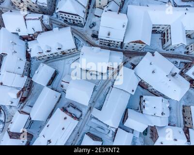Le village de montres à Carnia. Neige et magie Banque D'Images