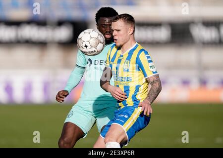 WAALWIJK, PAYS-BAS - JANVIER 17: G-D: Lennerd Daneels de RKC Waalwijk pendant le match de l'Eredivisiie hollandaise entre RKC Waalwijk et Willem II à Mande Banque D'Images