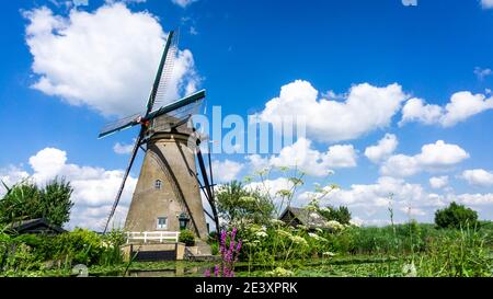 Kinderdijk est un village de la municipalité de Molenlanden, dans la province de Hollande-Méridionale, aux pays-Bas. Banque D'Images