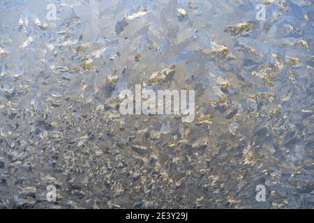 Condensation gelée et recouverte de gel sur le verre. Banque D'Images