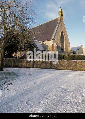 Village église Dalrymple East Ayrshire dans la neige d'hiver janvier 2021 Banque D'Images