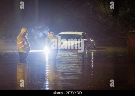 Teesport, Middlesbrough, Teesside, Royaume-Uni. Mercredi 20 janvier 2021: Les photos montrent une voiture coincée dans une inondation sur la route du quai de Tees qui est l'entrée de te Banque D'Images