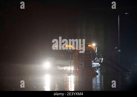 Teesport, Middlesbrough, Teesside, Royaume-Uni. Mercredi 20 janvier 2021: Les photos montrent une voiture coincée dans une inondation sur la route du quai de Tees qui est l'entrée de te Banque D'Images