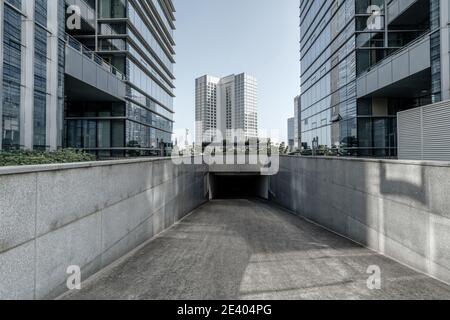L'accès à la piste de garage parking public souterrain Banque D'Images