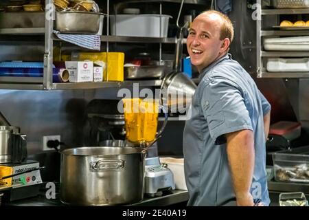 Chef du navire d'expédition True North dans la cuisine Banque D'Images