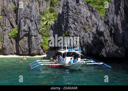 PALAWAN, PHILIPPINES - 1 décembre 2017 : les gens profiter d' île en île de Palawan, aux Philippines. 6 millions de touristes étrangers ont visité les Philippines en 2 Banque D'Images