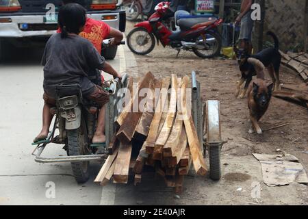 PALAWAN, PHILIPPINES - 2 DÉCEMBRE 2017: La vie rurale simple et la pauvreté dans la ville d'El Nido dans l'île de Palawan, Philippines. Banque D'Images