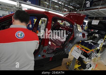 Cassino, Italia - 24 novembre 2016: La linea di montaggio e assemaggio delle auto nello stabilimento della Fiat FCA cassinate Banque D'Images