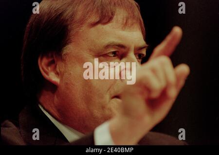 Conférence du Parti travailliste Brighton Angleterre Royaume-Uni octobre 1997 la première Conférence du Parti travailliste avec Tony Blair au poste de Premier ministre John Prescott Vice-Premier ministre Wikipedia: John Leslie Prescott, baron Prescott (né le 31 mai 1938), est un politicien du Parti travailliste britannique qui a été vice-premier ministre du Royaume-Uni de 1997 à 2007. Il a été député de Kingston upon Hull East de 1970 à 2010. Il était considéré comme le lien politique avec la classe ouvrière dans un parti travailliste de plus en plus dirigé par la modernisation des professionnels de la classe moyenne tels que Tony Blair et Peter Mandelson et d. Banque D'Images